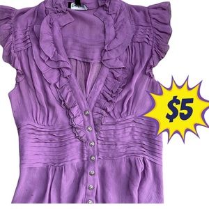 🚨 Bebe Top with flattering neckline, ruffles, and detail. Size M
